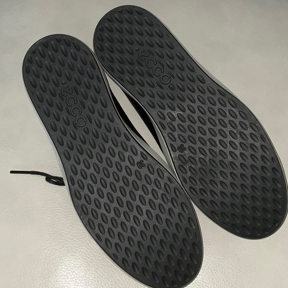 Ecco Leather Sneakers - Picture 2 of 9